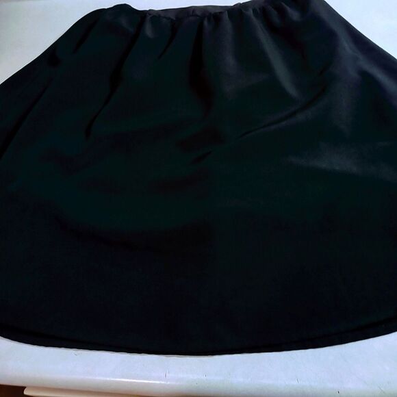 VINTAGE BLACK FLOUNCE PLEATED FESTIVE PARTY DRESS WOMEN'S SIZE 6 - Picture 6 of 9